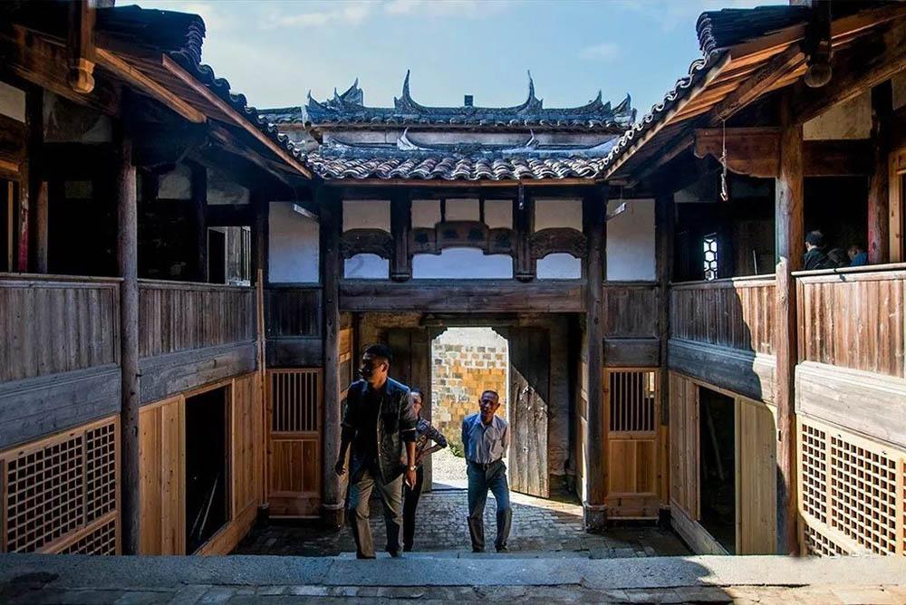 把身边人当“白手套”的女厅官袁华被“双开” 曾任安徽文旅厅厅长